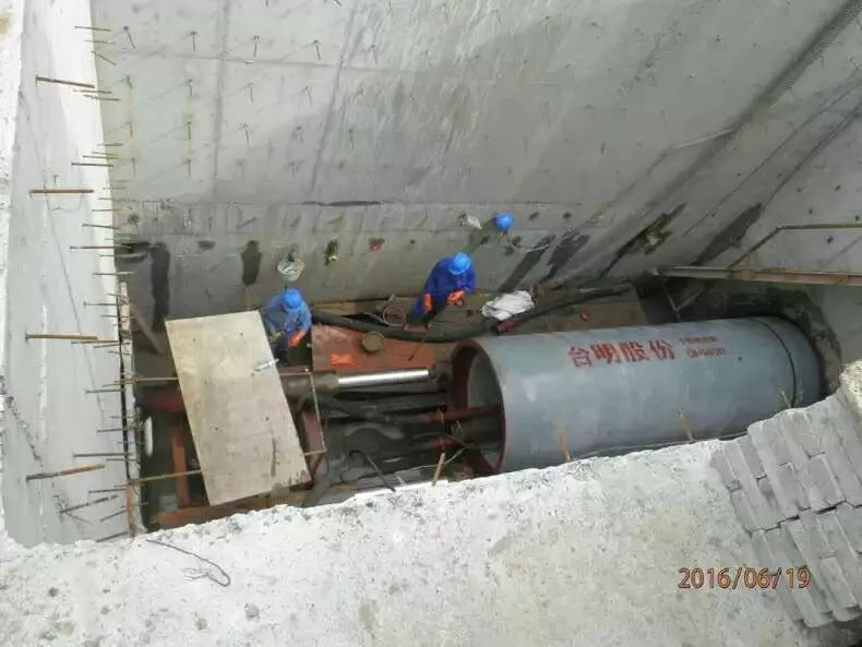 浙江省嘉兴市DN1400顶管项目施工